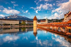 Scenic,City,Center,Of,Lucerne,With,Famous,Chapel,Bridge,And